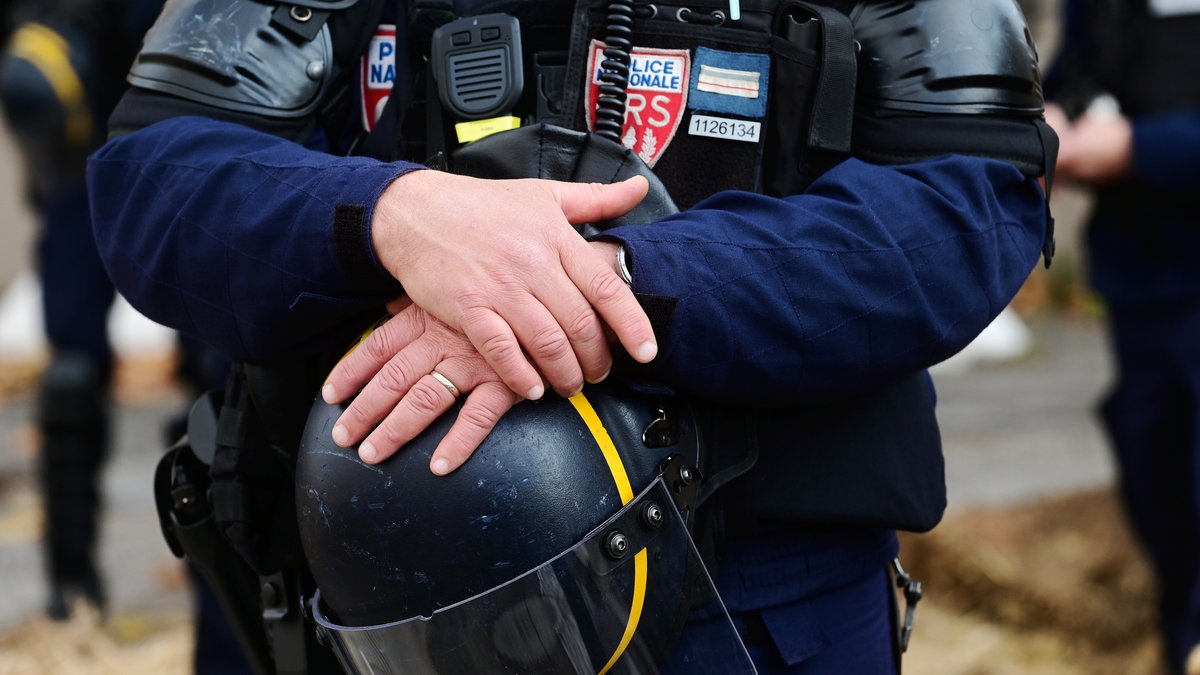 Doigts arrachés par des engins pyrotechniques, menace avec un couteau à Paris, un homme poignardé à Marseille… Le point sur les incidents du Nouvel An