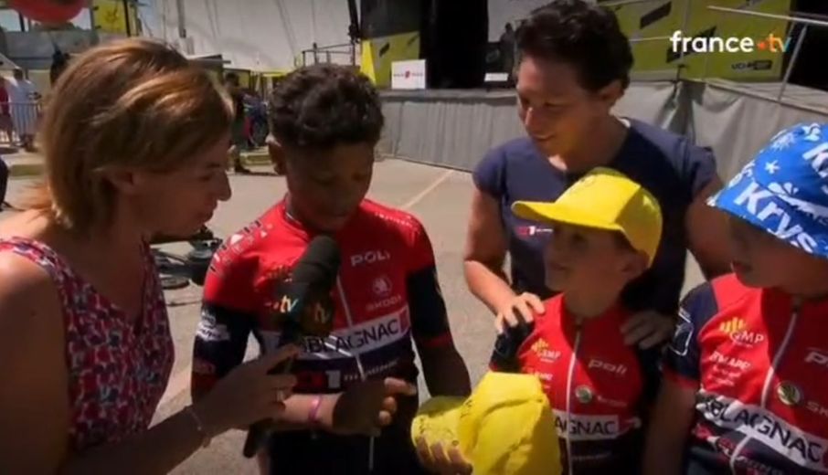Le jeune garçon a été interviewé sur France Télévision, lors du départ de la 11e étape, à Toulouse.
