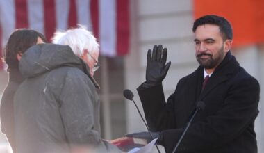 Zohran Mamdani investi à New York par Bernie Sanders, première image forte des États-Unis en 2026