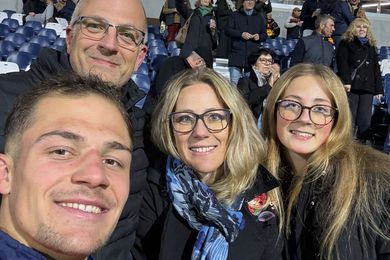 Mathias Jean avec sa famille lors du match Agen-Aurillac.