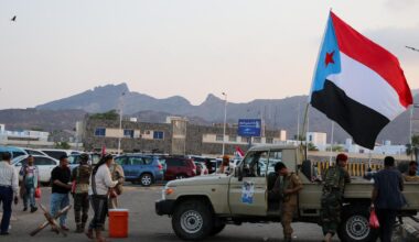 Au Yémen, la coalition militaire dirigée par l’Arabie saoudite bombarde les séparatistes sudistes