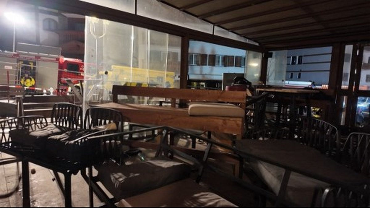 Incendie dans un bar à Crans-Montana : interdite en Europe, hautement inflammable… c’est quoi cette mousse isolante qui a pris feu