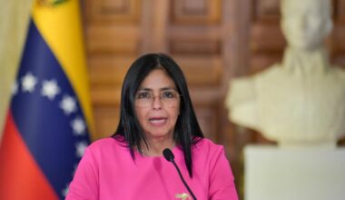 Qui est Delcy Rodriguez, qui doit assurer l’intérim du pouvoir au Venezuela après l’enlèvement de Nicolas Maduro ?