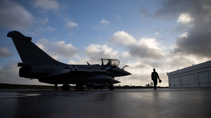 La France et le Royaume uni mènent des frappes contre l'EI en Syrie