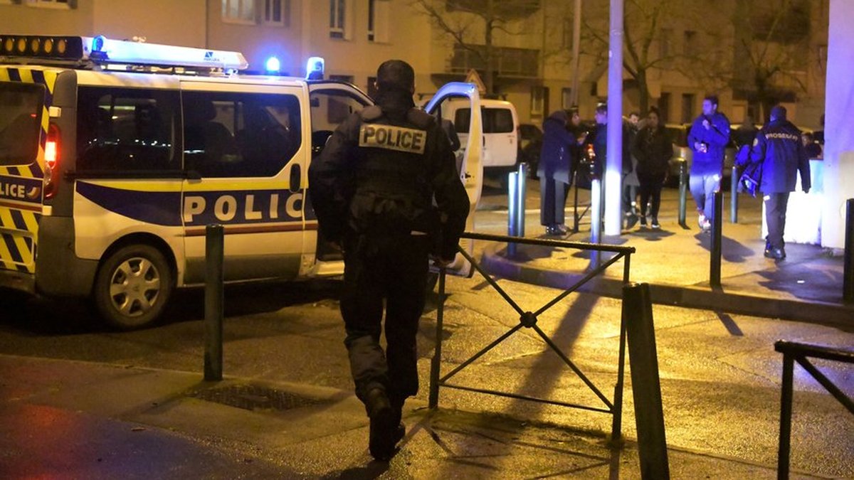 EXCLUSIF. Un homme menace les pompiers au couteau puis fonce sur une patrouille : la police ouvre le feu à Toulouse