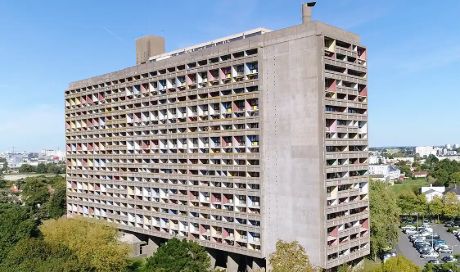 Incendie à la Maison radieuse : un feu impressionnant touche le bâtiment emblématique