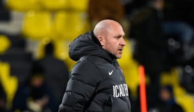 Top 14 - "Nos jeunes n'ont pas le droit de se former ?" : Pierre Mignoni (Toulon) défend et assume son choix à La Rochelle