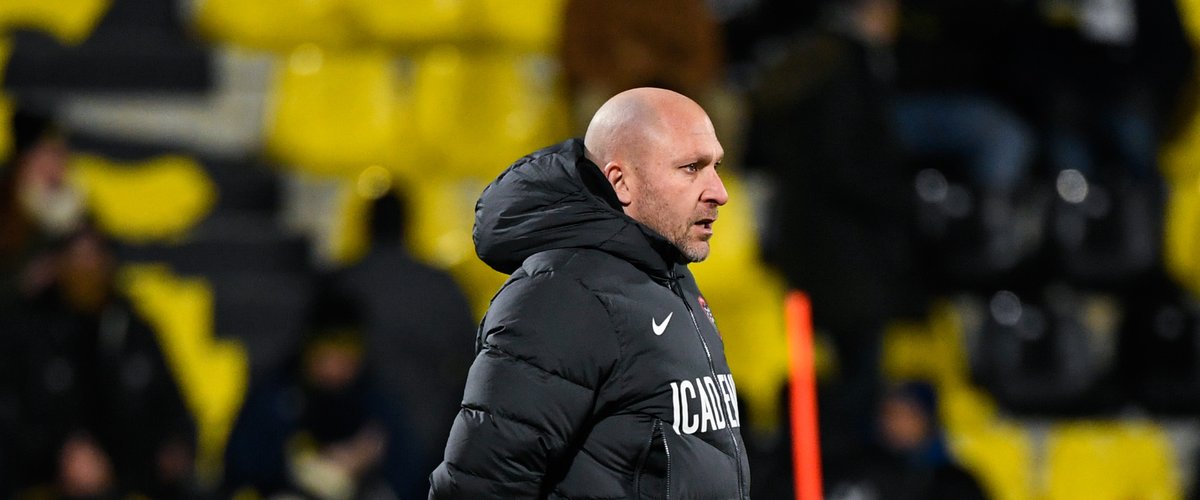 Top 14 - "Nos jeunes n'ont pas le droit de se former ?" : Pierre Mignoni (Toulon) défend et assume son choix à La Rochelle