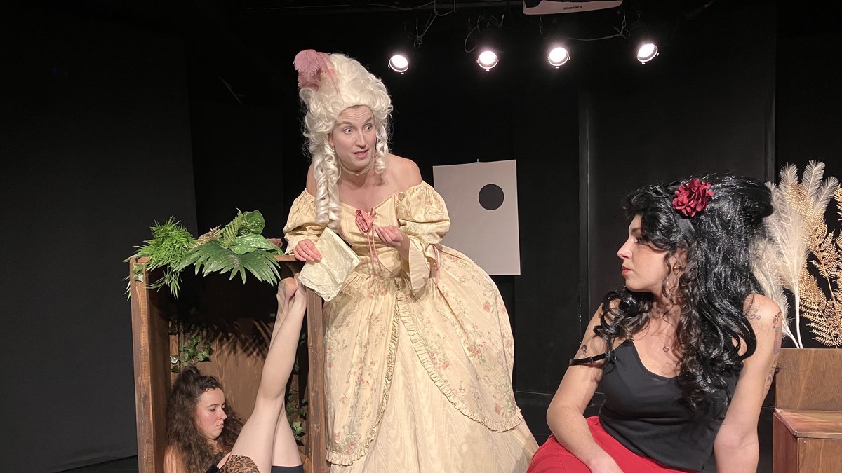 Les Mauvais Voisins disent au revoir au théâtre Capsules