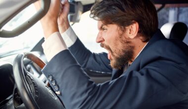 "Circuler sur la bande d’arrêt d’urgence est interdit"… Ce que le Code de la route autorise (ou pas) dans les bouchons matinaux de l’A709