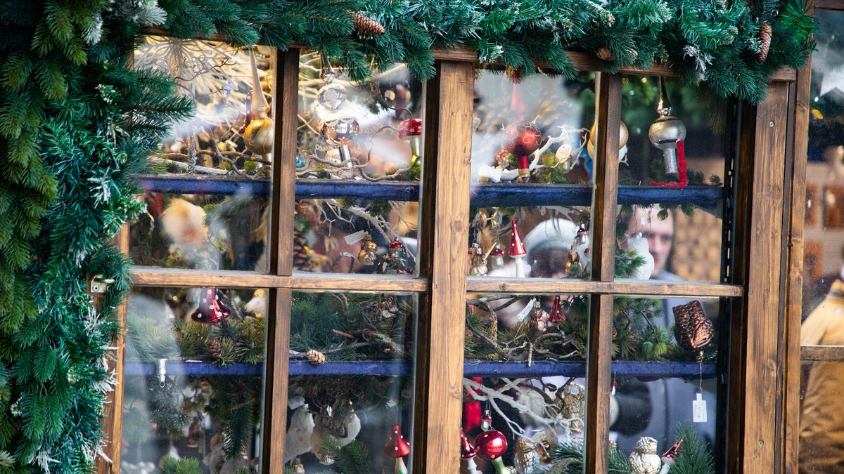 "J’ai en quelque sorte laissé une trace en France" : Mariia, qui a fui la guerre en Ukraine, remporte le concours de La plus belle vitrine de Noël