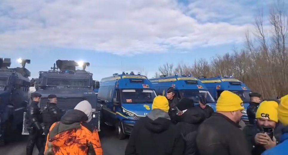 En face, la préfecture d’Occitanie a opposé des mesures d’interdiction strictes, appuyées par un dispositif policier conséquent.