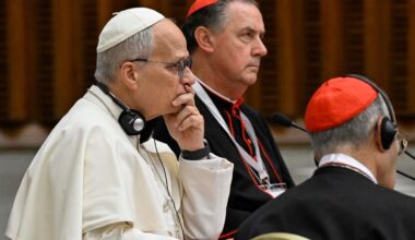 À l'écoute, Léon XIV a ouvert le consistoire, proposant aux cardinaux de travailler ensemble