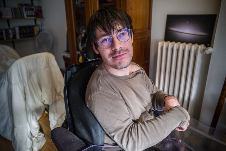 Kévin Fermine vit dans un appartement glacial. Il soupçonne le bailleur social de ne pas vouloir rénover le système de chauffage collectif de sa résidence.