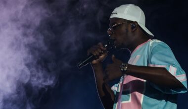 Le rappeur Ninho présente une brève exposition à Paris pour la sortie du quatrième volet de sa fameuse série de mixtapes "M.I.L.S IV"