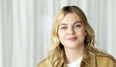 "J’avais trop le seum…" : ce détail inattendu qui a bien failli ruiner les fiançailles de la chanteuse Louane