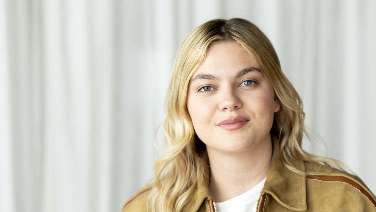 "J’avais trop le seum…" : ce détail inattendu qui a bien failli ruiner les fiançailles de la chanteuse Louane