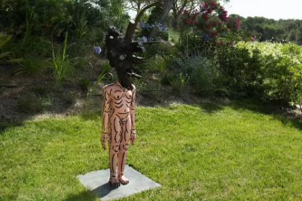 La création de Robert Combas sera placée à Villeveyrac