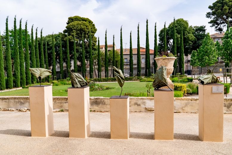 Des feuilles de bronze au château de Girard.