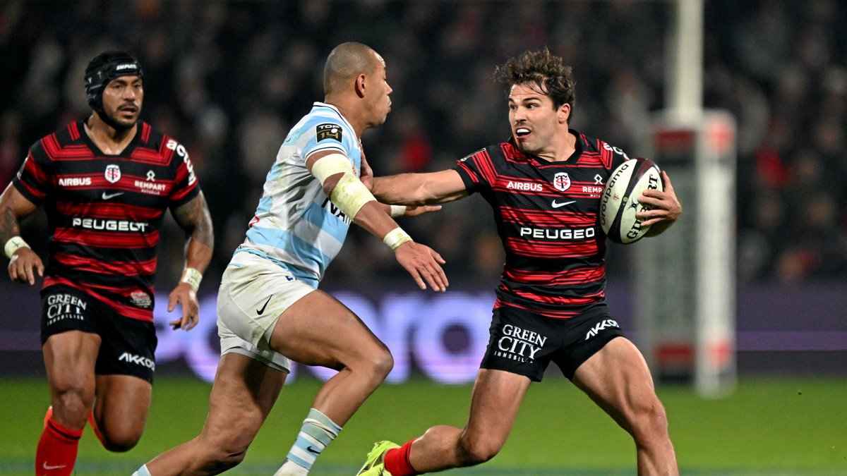 Antoine Dupont : 3900 euros pour un maillot du joueur star, pourquoi une tunique du demi de mêlée vedette affole les compteurs