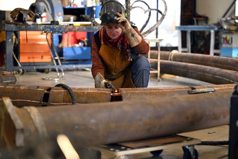 Cette œuvre, la plus grande jamais réalisée, est une commande du promoteur Gérard Poujol.