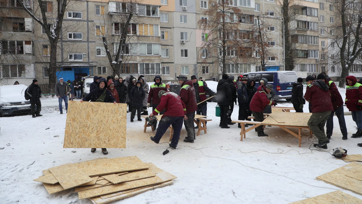 Guerre en Ukraine : les températures devraient passer sous la barre de – 20 degrés cette semaine… Un millier d’immeubles privés de chauffage à Kyiv après une série de frappes russes