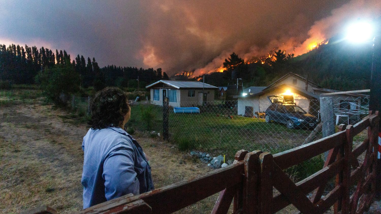 Plus de 15 000 hectares ravagés depuis lundi dans des feux de forêt en Patagonie argentine
