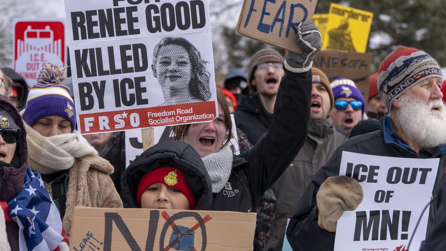 après la mort d'une Américaine tuée par balle par un agent de la police de l'immigration, les anti-ICE sortent dans la rue