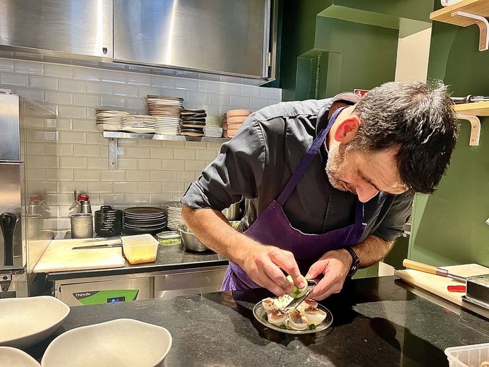 Nicolas Brousse tient le restaurant Cartouches, à Toulouse.