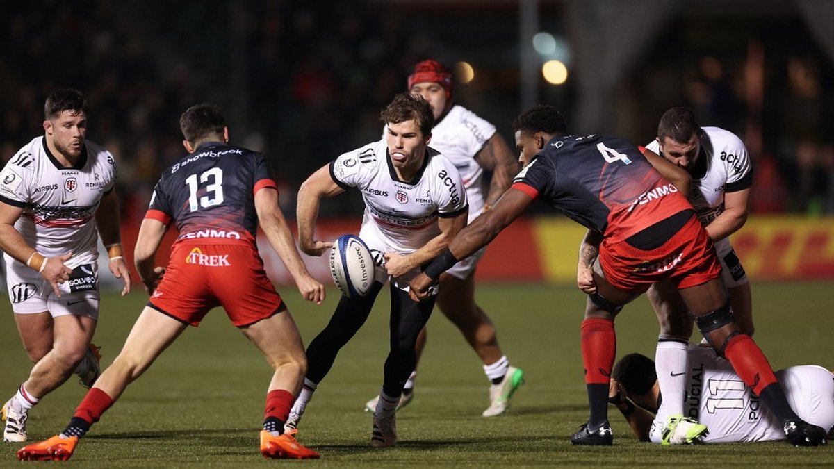 "Antoine Dupont n’a jamais ressemblé au Dupont qu’on connaît !" Lourdes critiques après la défaite du Stade Toulousain aux Saracens