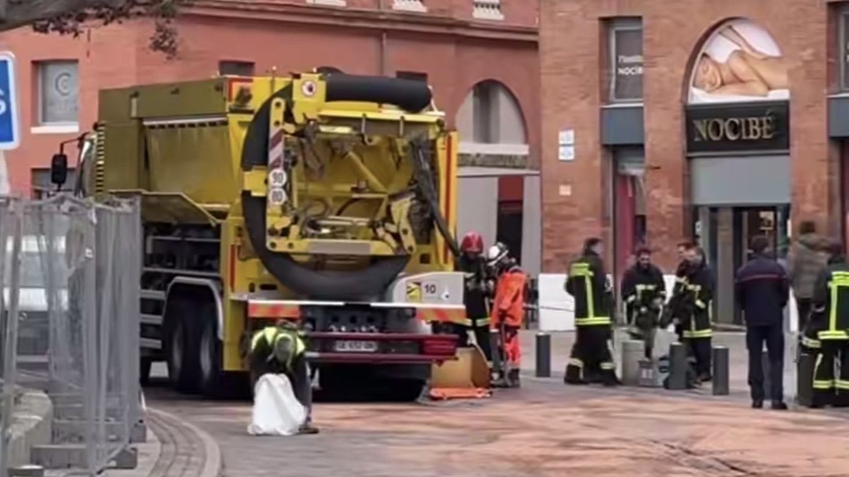 Un camion perce son réservoir en plein centre de Toulouse : 200 litres de gazole déversés, la circulation paralysée deux heures