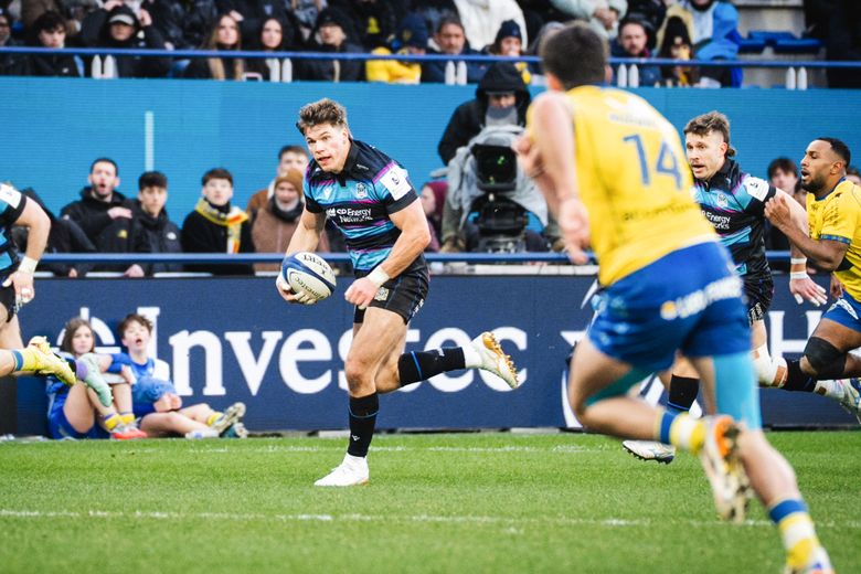 Huw Jones filant à l’essai face à l’ASM.