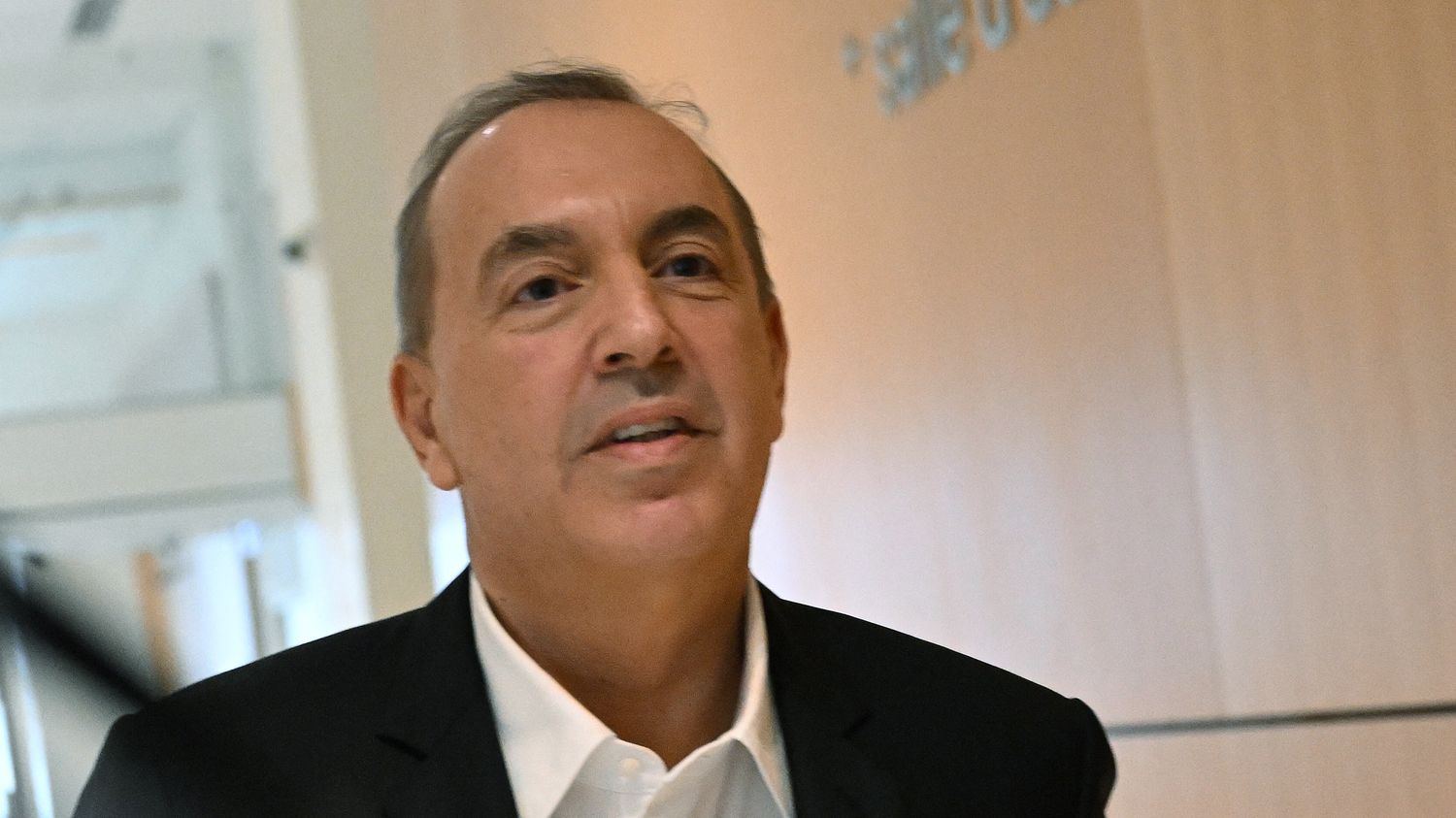 l'une des victimes de Jean-Marc Morandini déplore son maintien sur CNews