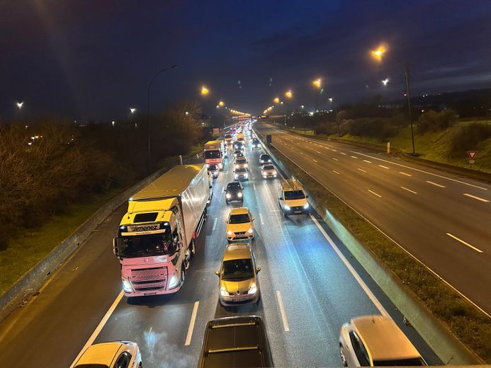 L’A64 bloquée de bon matin.