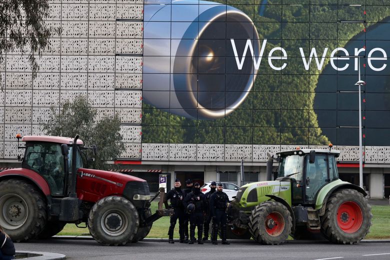 Les tracteurs bloqués aux abords de la ville