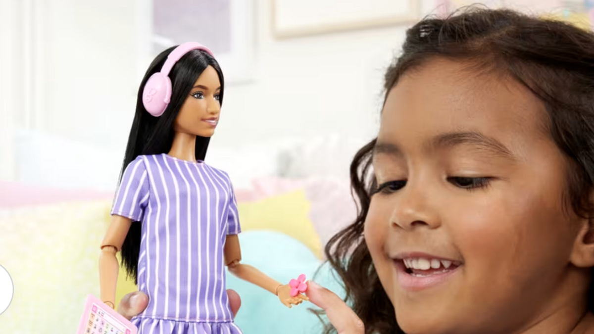 Une Barbie autiste créée par Mattel : "choquée", une association porte plainte, d'autres approuvent... pourquoi le jouet fait polémique