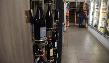 "On veut tuer tout un secteur" : trois commerçants attaquent l’arrêté contre les épiceries de nuit à Montpellier