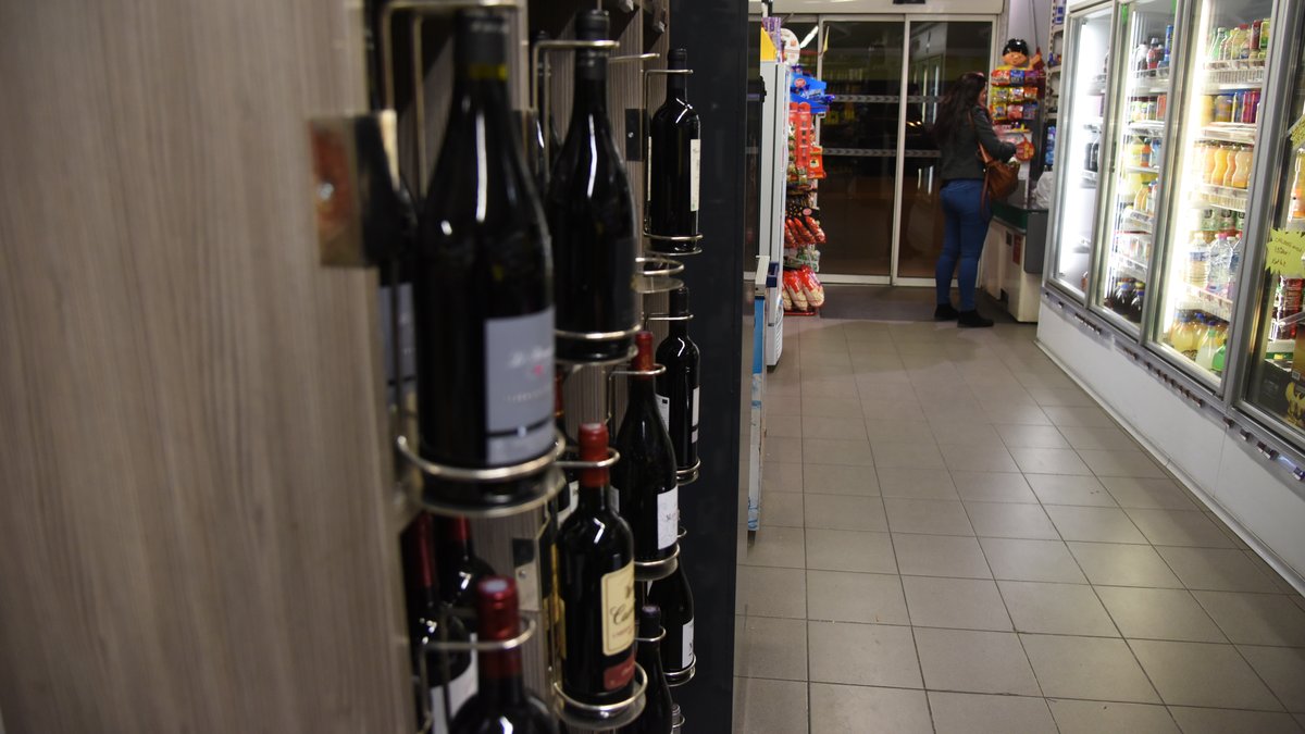 "On veut tuer tout un secteur" : trois commerçants attaquent l’arrêté contre les épiceries de nuit à Montpellier