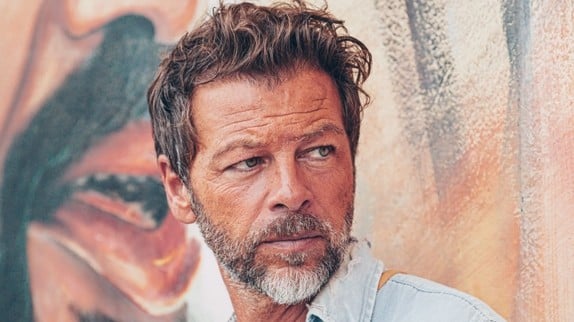 dédiée à sa mère, sa nouvelle chanson "La lune" va vous bouleverser