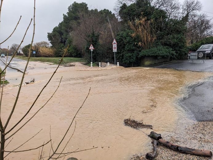 La photo à été prise vers 15 heures ce dimanche.