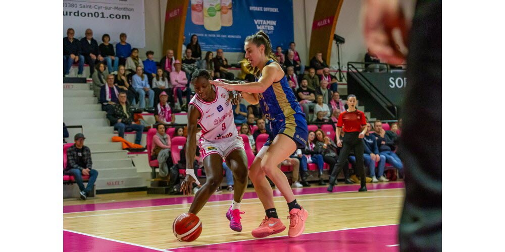 Ce dimanche 18 janvier 2026, Charnay recevait Lattes/Montpellier en quart de finale de la Coupe de France féminine. Aux portes du dernier carré, les Charnaysiennes se sont malheureusement inclinées 73 à 67. Photo Christophe Dury