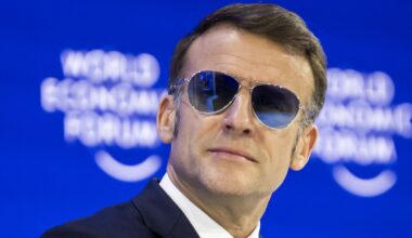 Lunettes de soleil d’Emmanuel Macron : que sait-on sur ce modèle "aviateur" hors de prix ?