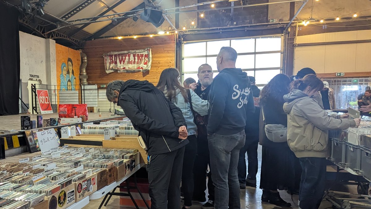 Le 11eᵉVinyl pop-up market a fait vibrer la Halle Tropisme