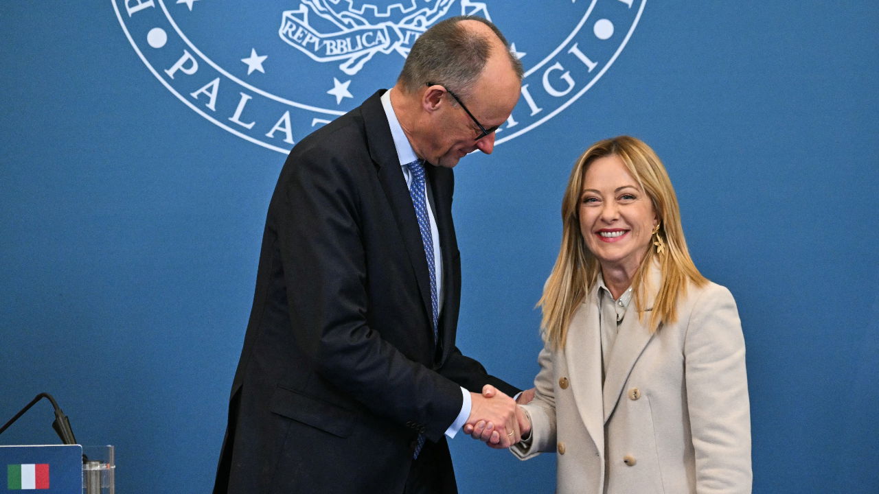 Merz aspire à resserrer les liens entre l'Allemagne et l'Italie en raison de ses relations tendues avec Macron - Business AM