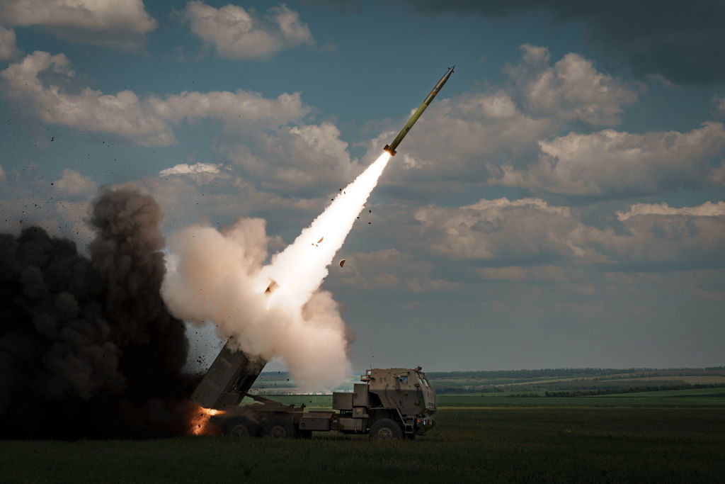 Le Royaume-Uni travaille sur de nouveaux missiles à longue portée pour l'Ukraine - Business AM