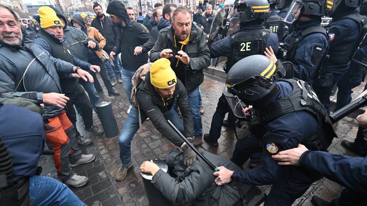 Manifestation des agriculteurs à Toulouse : venus pour défendre leurs conditions, les bonnets jaunes ont joué au chat et à la souris avec les forces de l’ordre