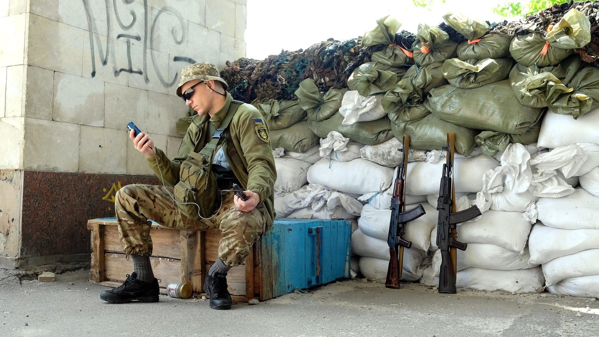 Guerre en Ukraine : comment la Russie contourne les sanctions pour doter ses drones du système Starlink