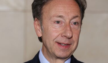 Stéphane Bern en difficulté, son aveu sans fard : "Pour rembourse ...