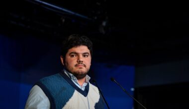 Municipales 2026 : il a perdu ses deux frères dans le narcotrafic, Amine Kessaci se lance avec Benoît Payan à Marseille et fait une promesse à sa mère