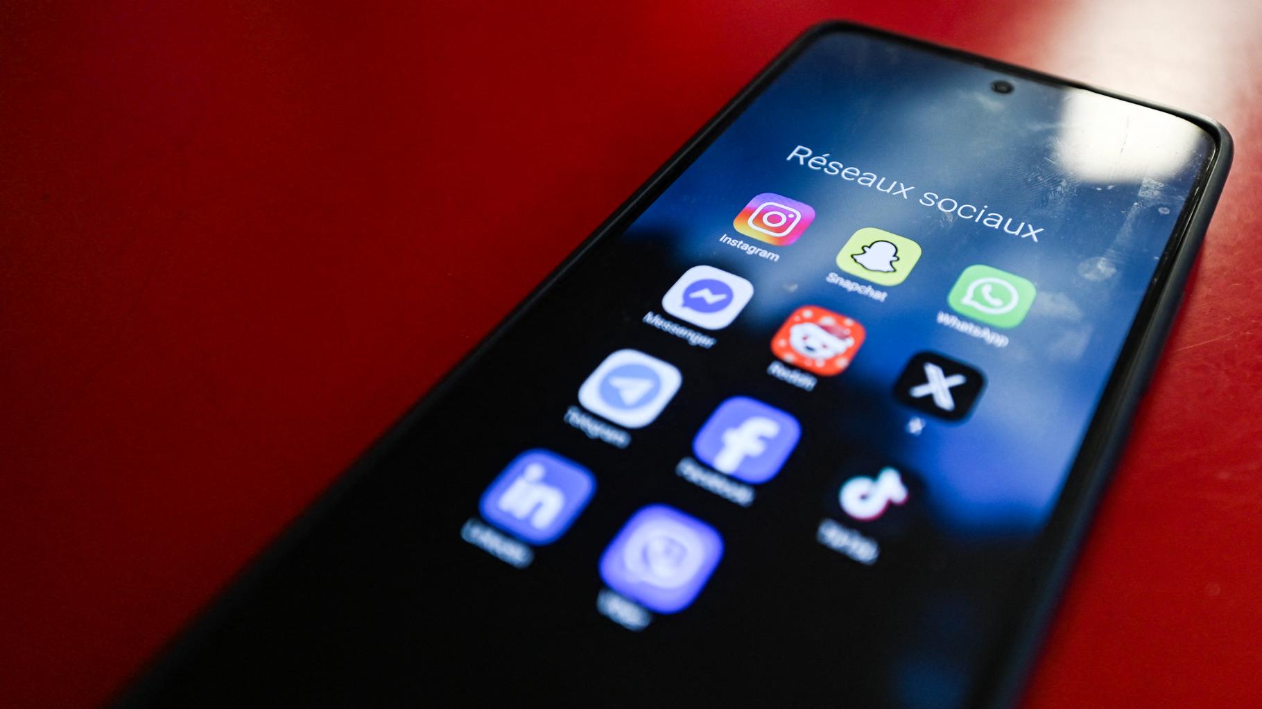 La Commission européenne confirme que la France peut interdire les réseaux sociaux avant 15 ans